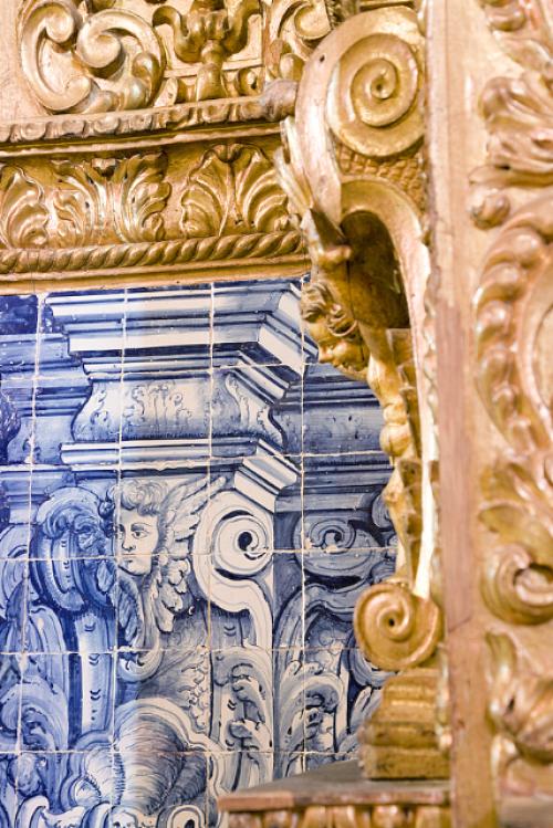 O PATRIMÓNIO AZULEJAR DA IGREJA DAS CARMELITAS